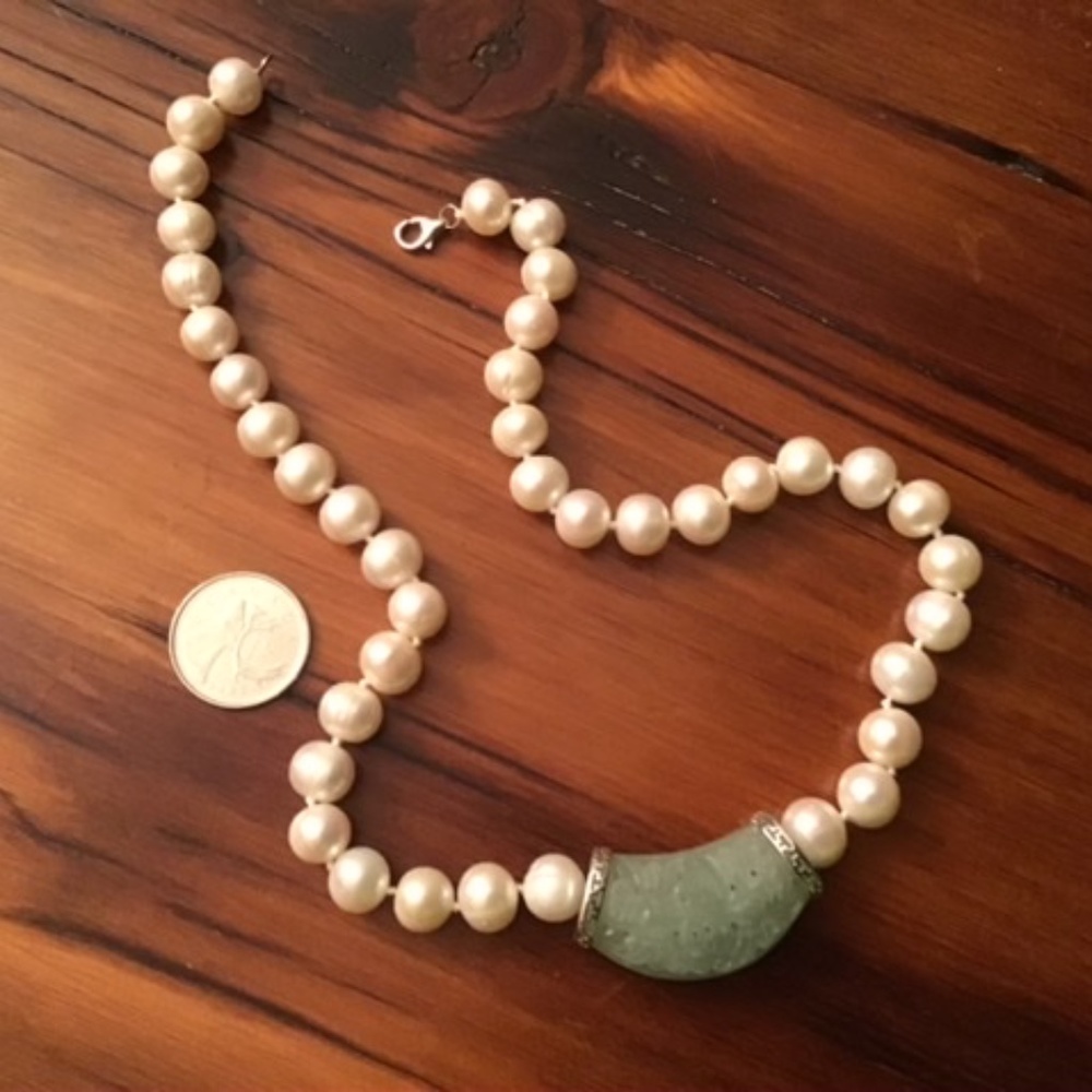 FW pearl and green jade necklace